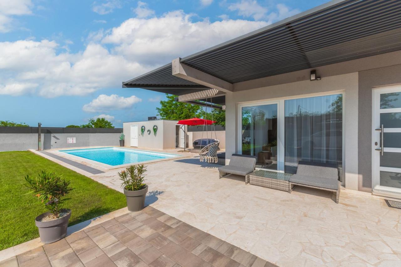 Emanuel Villa