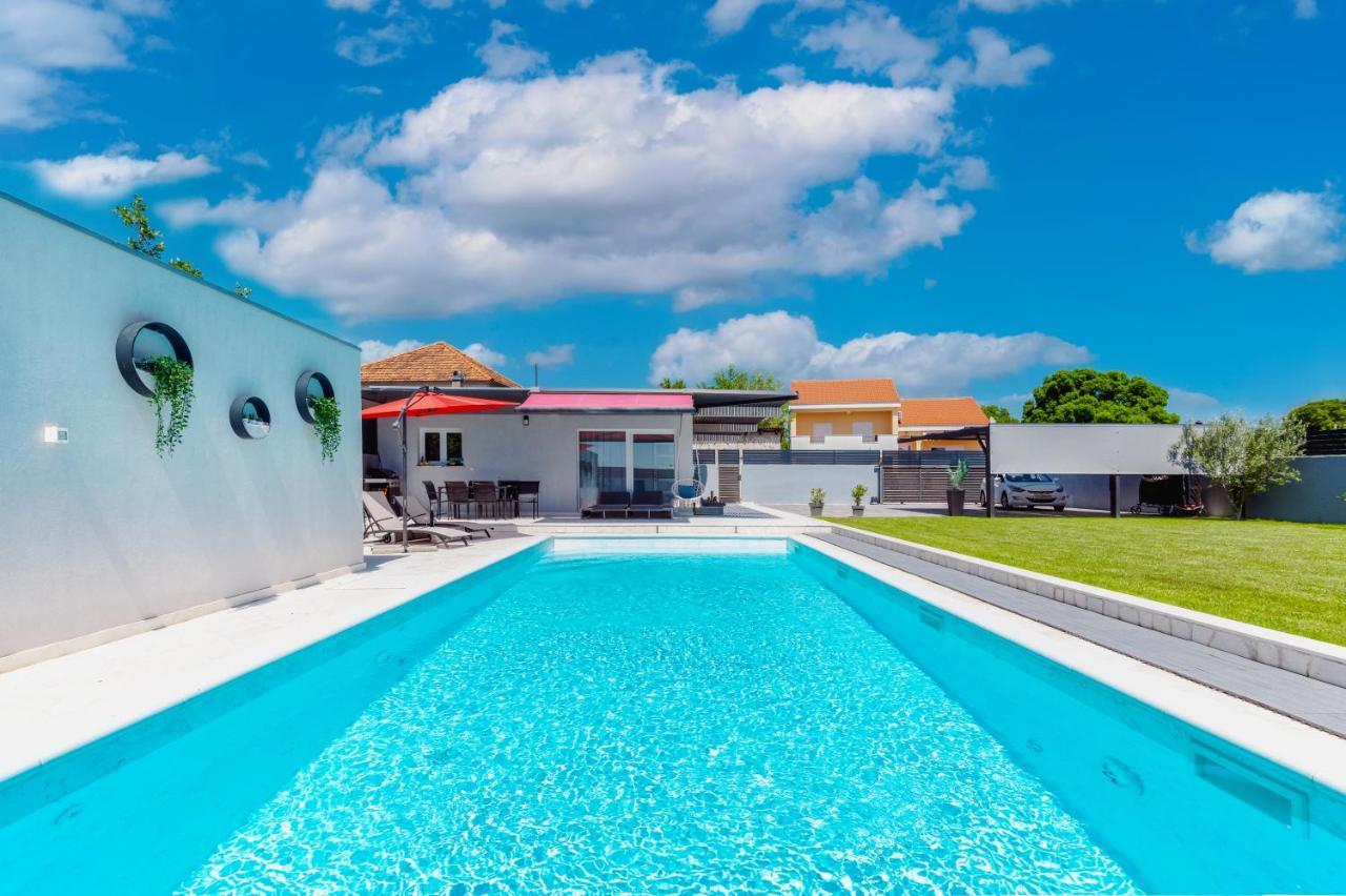 Emanuel Villa Zara